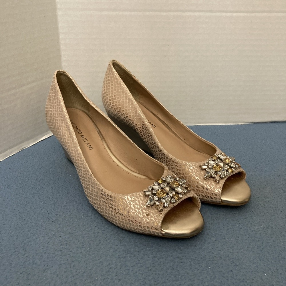 Antonio Melani Essie Nude Embellished Metallic Gold Peep Toe Wedge Heel - SZ 7.5